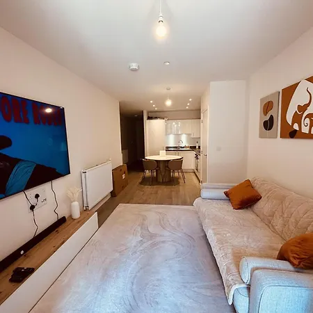 Luxe Apartment - Stylish 2 Bedroom Apartment